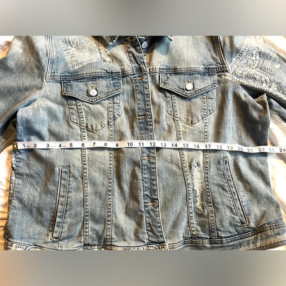 Nanette Lepore Women's Distressed Blue Denim Jacket wPaisley Pattern Size 1X - Picture 9 of 16